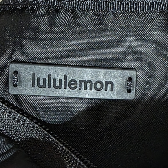 Lululemon Athletica Womens Black Nylon Small Crossbody Bag - Picture 6 of 9